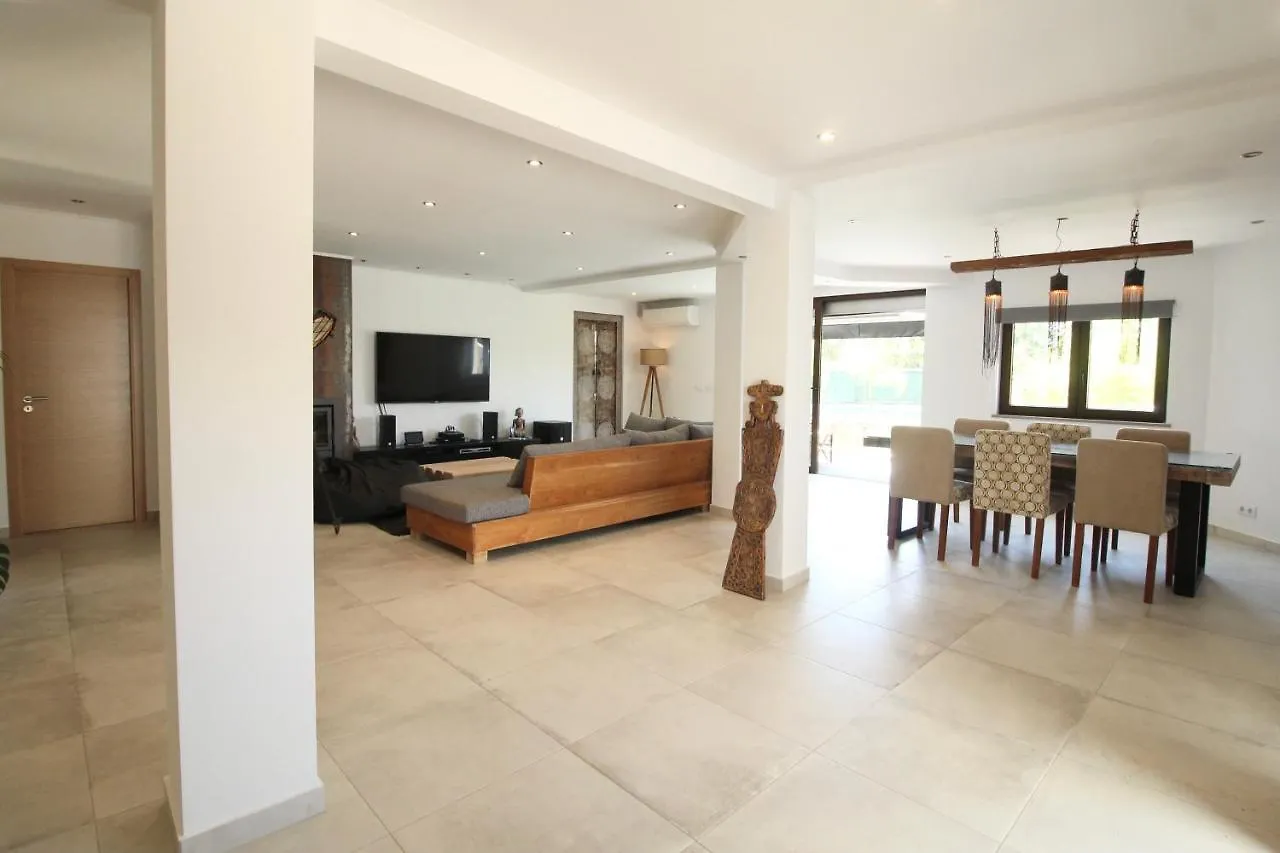 Beautiful Algarve Pool Villa Bali 15Min To Beach Mexilhoeira Grande